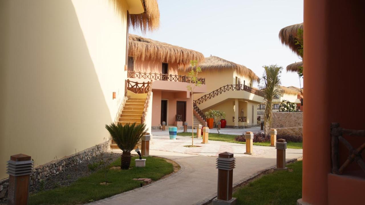 Amarina Jannah Resort & Aqua Park Baia di Coraya Esterno foto